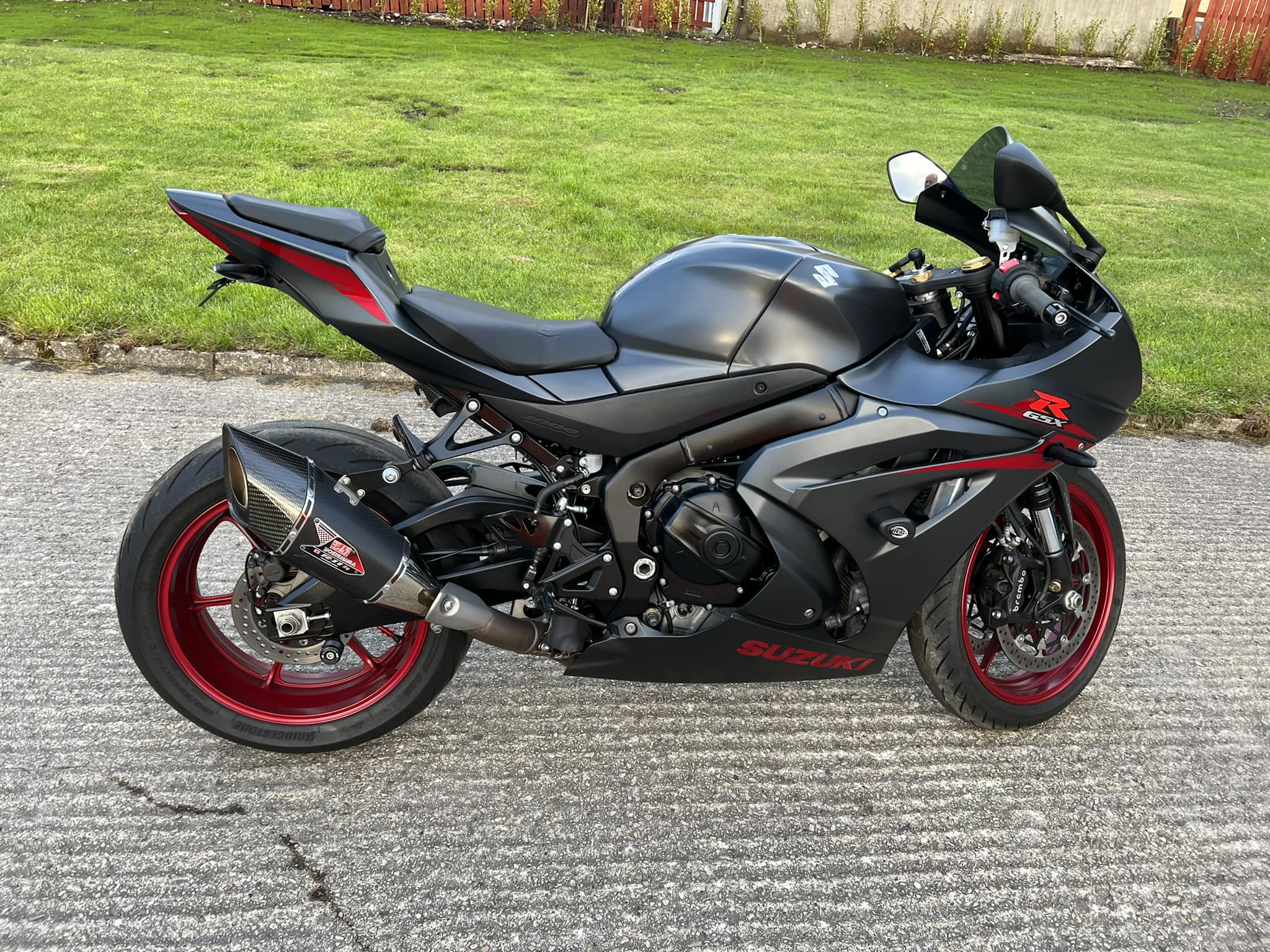 Black and red Suzuki GSXR Motorbike